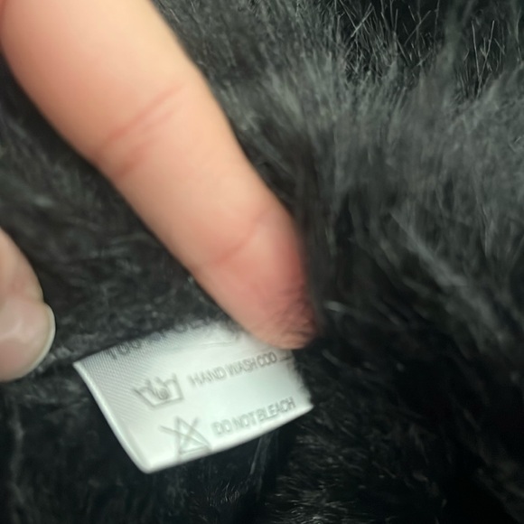 Faux fur Shawl - Picture 3 of 4